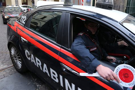 Colpisce Al Volto Con Un Pugno E Tenta Di Strangolare La Ex Compagna