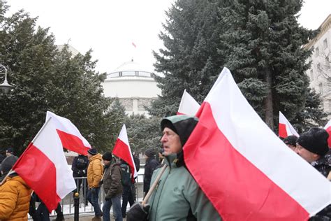 Tzw Protest Wolnych Polak W Jaros Aw Kaczy Ski Pr Buje