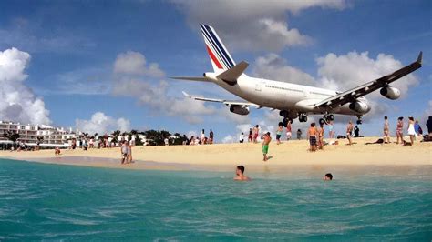 Plage De Maho à Sint Maarten About Sxm