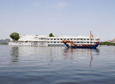 Pichola Lake Udaipur – Must See Attraction in Udaipur, Rajasthan