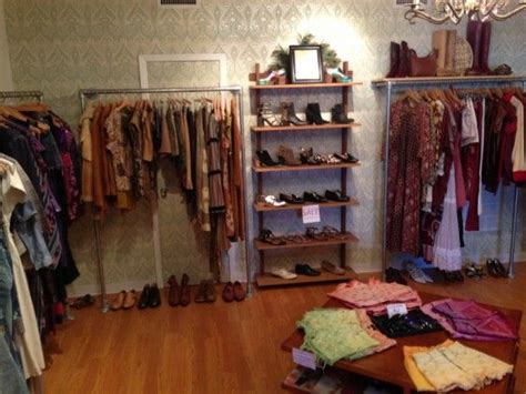 Simple Clothing Rack and Shelves Layout for Small Store Space