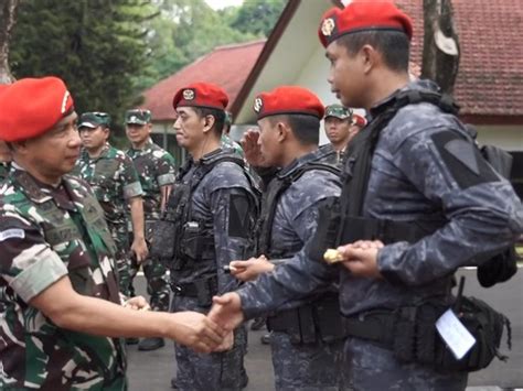 Bareng Ksad Danjen Kopassus Panglima Tni Cek Sat 81 Kopassus Di