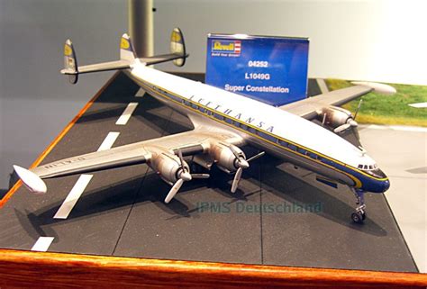 Revell Super Constellation