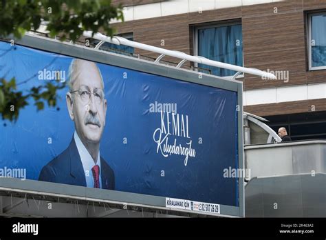 Los Carteles De La Campa A Del Candidato Presidencial De Th Y