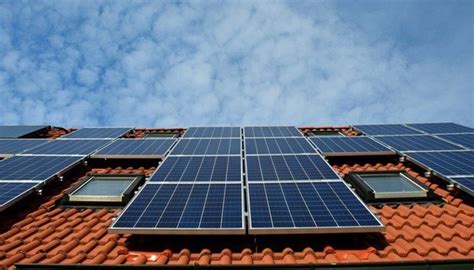 Solarni paneli na krovovima gotovo svih novih kuća u Californiji će ...