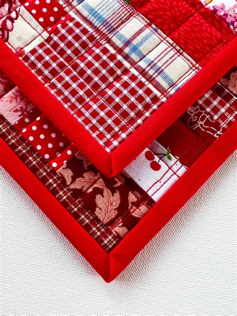 Set Of Two Quilted Patchwork Potholders Hot Pad Trivet Red Etsy