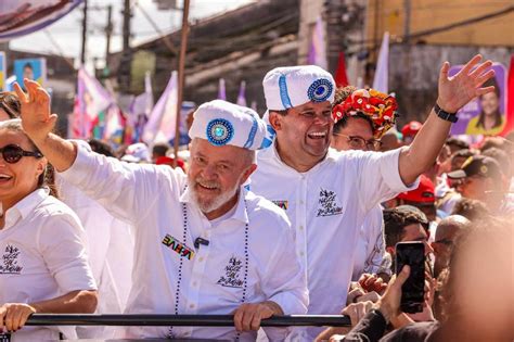 Lula Desfila Aliado Ouve Vaias E Festejado Na Bahia