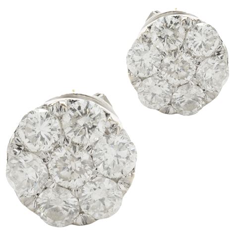 18 Karat White Gold Diamond Cluster Earrings At 1stdibs