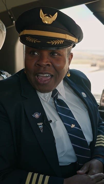 This United Captain Was The First Black Female Pilot In The Usaf Youtube