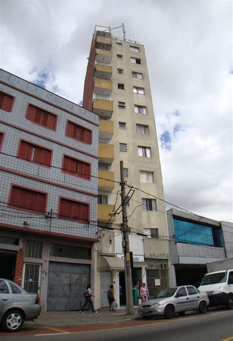 R Visc de Inhauma Edifícios e condomínios em Oswaldo Cruz em São