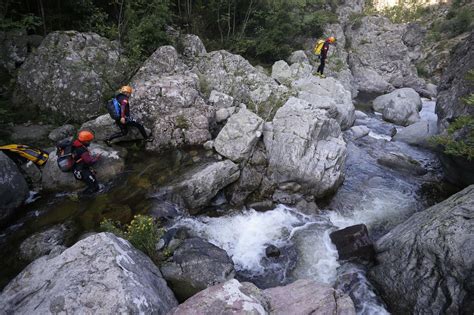 Corsica Massa Dacqua Travolge Escursionisti Le Vittime Salgono A 5