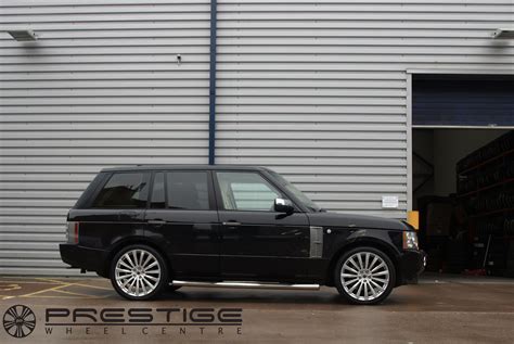 Range Rover Vogue TDV8 In For Hawke Chayton Alloy Wheels In Niagra