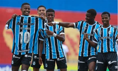 Jardiel brilha em goleada do Grêmio na estreia da Copinha