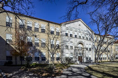 Amon Carter Riverside High School Architecture In Fort Worth