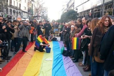 IGLU Hemeroteca Lgtbifobia Cientos De Personas Salen A La Calle