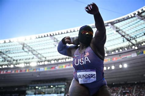 5 Raven Saunders photos of the shot put star wearing a mask at the 2024 Paris Olympics - Yahoo ...