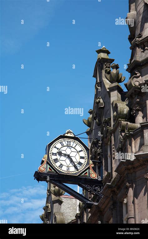 Detail Of The Vines Pub With Clock In Liverpool Uk Stock Photo Alamy
