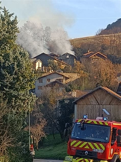 Is Re Une Propri T D Truite Par Les Flammes Deux Maisons Sauv Es