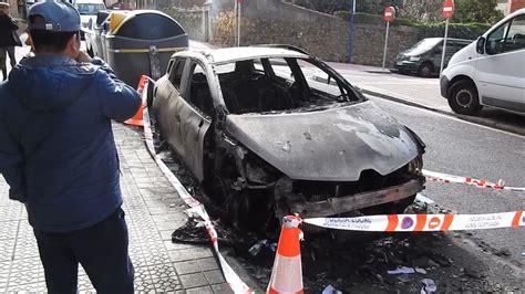 Un Incendio De Madrugada En Tres Contenedores Calcina Dos Veh Culos Y