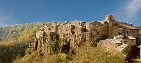 Calcata, Italy: A Guide to One of the Coolest Bohemian Villages - Walks ...