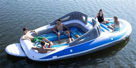 You Can Buy a 6-Person, Boat-Shaped Pool Float With a Cooler on Amazon ...