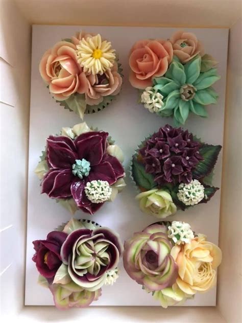 Pin by Annika Bontos on Cup cake et cie | Floral cupcakes, Flower cupcakes, Cupcakes decoration