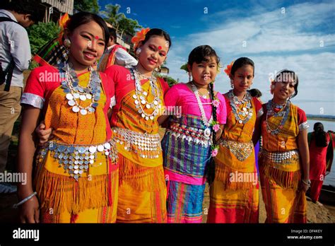 Chakma Girls On Traditional Costume Stock Photo 60954067 Alamy