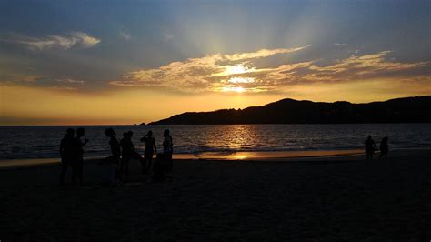 4 Best Beaches in Zihuatanejo - Grand Tour Guide