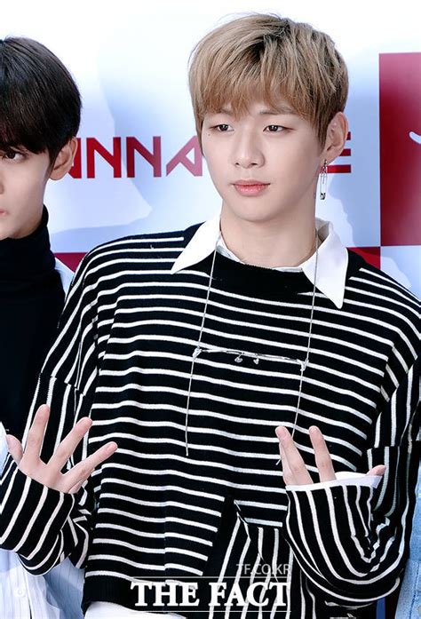 Tf포토 강다니엘 심쿵 클로즈업 포토 기사 더팩트