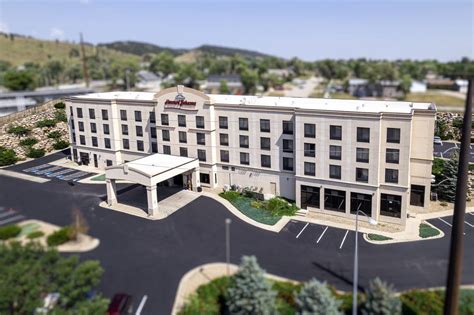 Howard Johnson Inn And Suites