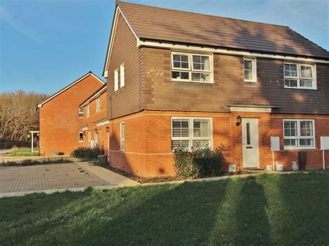 3 Bed End Terrace House For Sale In Blandings Way Emsworth Po10 £