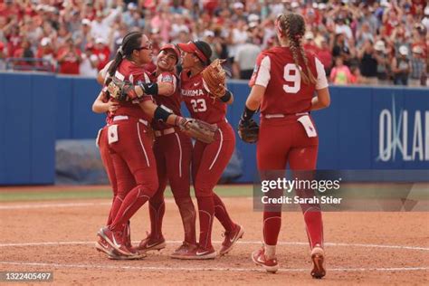 Womens College World Series Photos And Premium High Res Pictures Getty Images