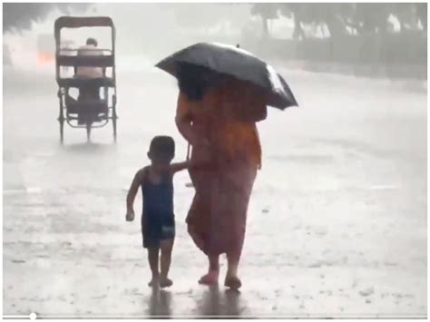 Heavy Rain Leaves Delhi Waterlogged Traffic Hit In Several Areas Imd Issues Yellow Alert