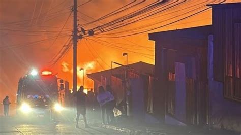 Llaman A Evacuar Sectores De Cerro Cordillera Tras Incendio Forestal Tvn