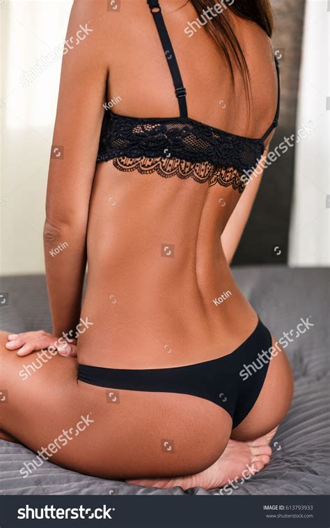 Sexy Woman Sitting Naked Bed Foto Stok 613793933 Shutterstock