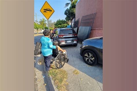 Sancionan A Conductores Que Obstru An Paso Peatonal