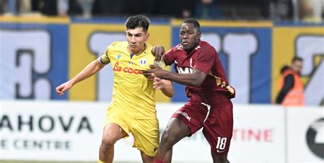 C T L A Costat Pe Nelu Varga Victoria Cfr Cluj Cu Petrolul