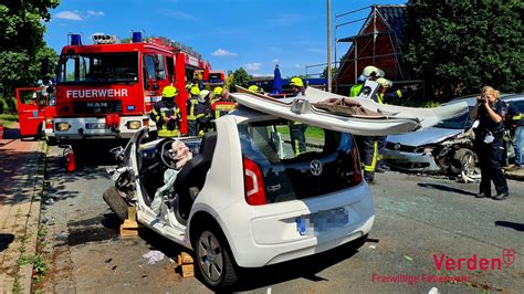 Verkehrsunfall Eingeklemmte Person Freiwillige Feuerwehr Stadt