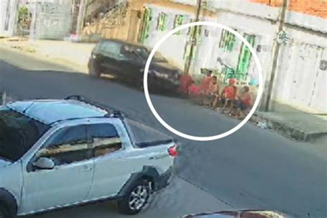 Carro Invade Contram O E Atropela Tr S Pessoas Em Bairro De Fortaleza