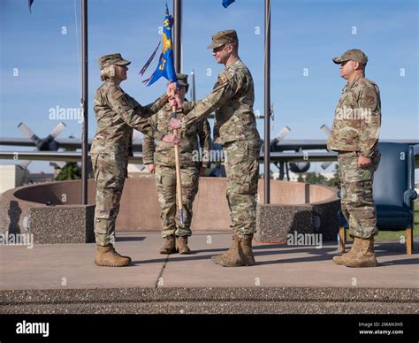 Tats Unis Le Colonel De La Force A Rienne Kirsten Aguilar Commandant