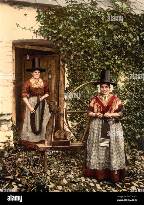 Vintage Photo Circa 1890 Of Women Dressed In Traditional Welsh Costume