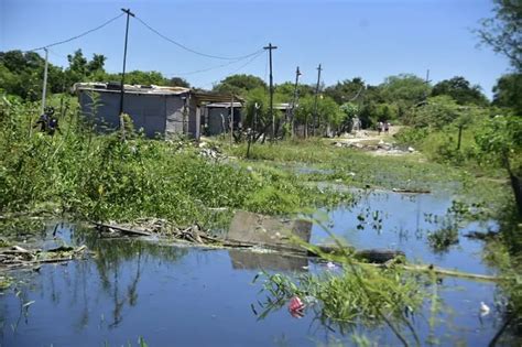 Primeras familias salen del Bañado Sur debido a la crecida Nacionales