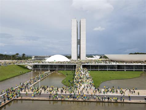 Veja V Deos Da Invas O Ao Congresso Stf E Planalto Em Bras Lia