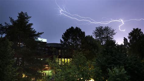 Wetter Zehntausende Blitze In Der Schweiz In Weniger Als Stunden