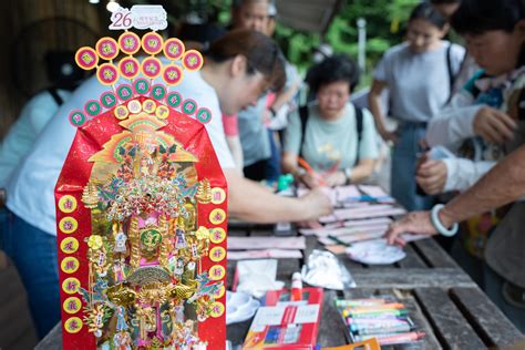 慶回歸｜「繽紛花炮慶回歸」啟動 逾百義工「托炮」巡遊 香港 大公文匯網