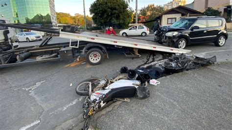 Acidente De Trânsito Em Blumenau Mata Motociclista Jornal Razão