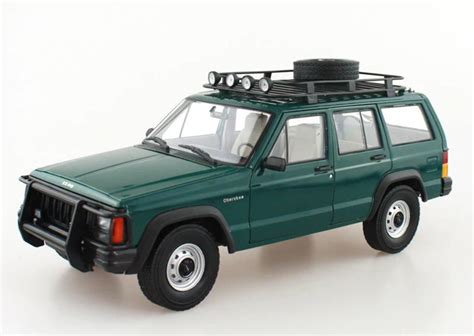 1 18 Diecast Model For Jeep Cherokee 2500 Green Suv Alloy Toy Car Miniature Collection Ts In