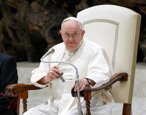 Papa Francesco all Angelus È l amore che eleva la vita lo insegna Maria