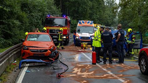 Schwerer Unfall Bei Bad Berka Person Lebensbedrohlich Verletzt