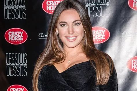 Kelly Brook Shows Off Her Voluptuous Curves In Plunging Velvet Dress In